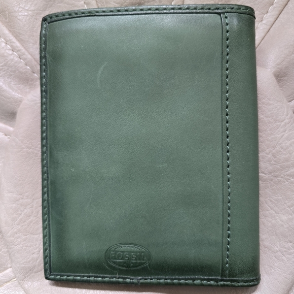 Fossil Handbags - Fossil Green Leather Passport Case NWT 4.5"×5.75"